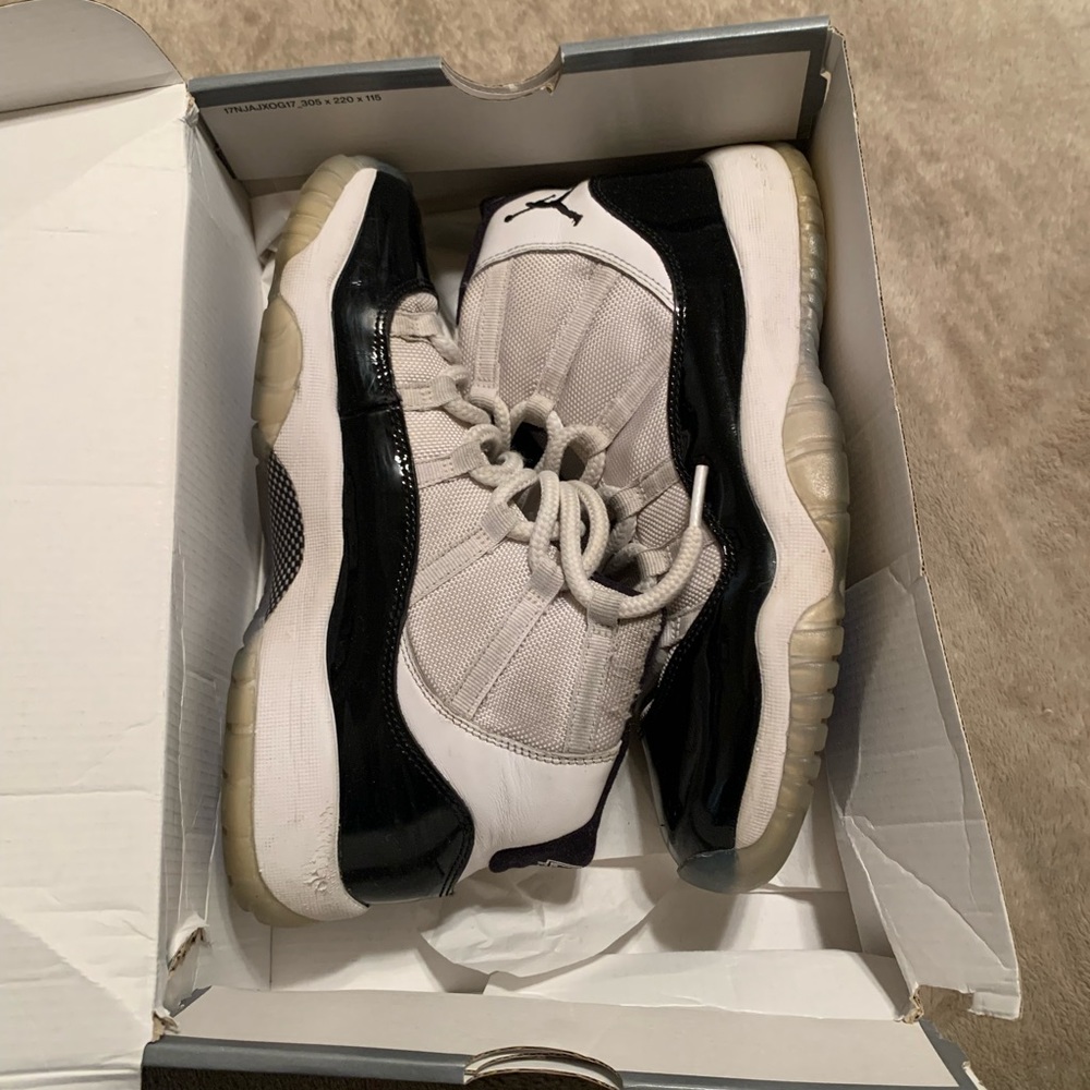 YOUTH SIZE 7 JORDAN 11 🔥🔥🔥🔥🔥
